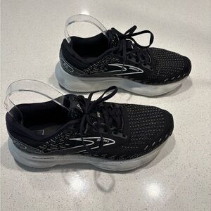 Brooks Glycerin 20, Black and White, Women’s size 9